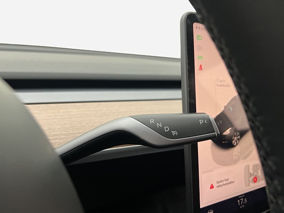 Tesla Model Y 27 of 30