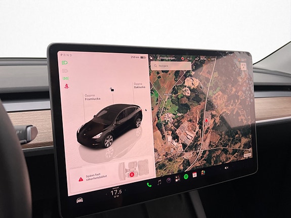 Tesla Model Y 14 of 30