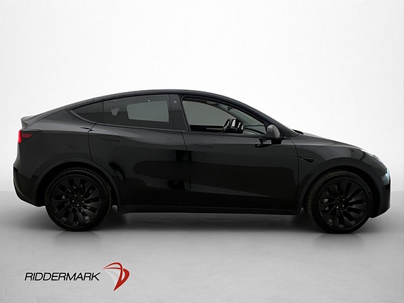 Tesla Model Y 8 of 30