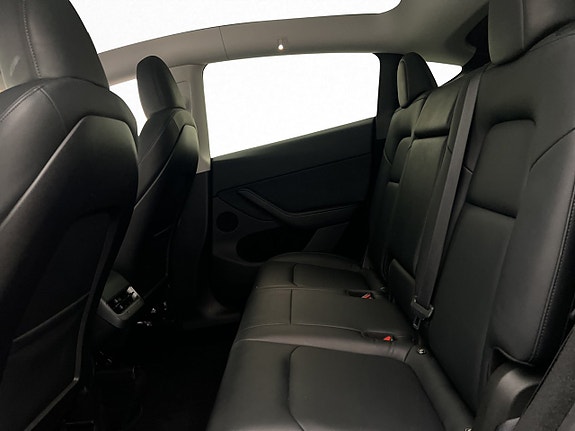 Tesla Model Y 17 of 30