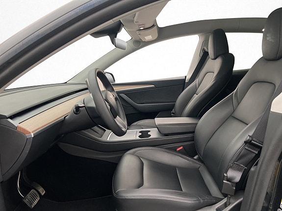 Tesla Model Y 13 of 30