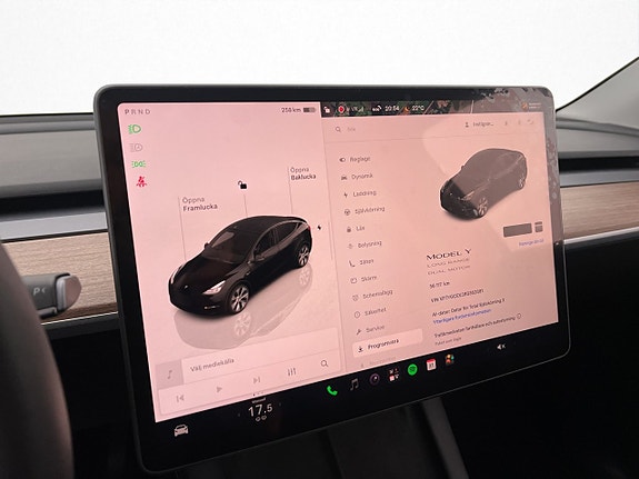 Tesla Model Y 26 of 30
