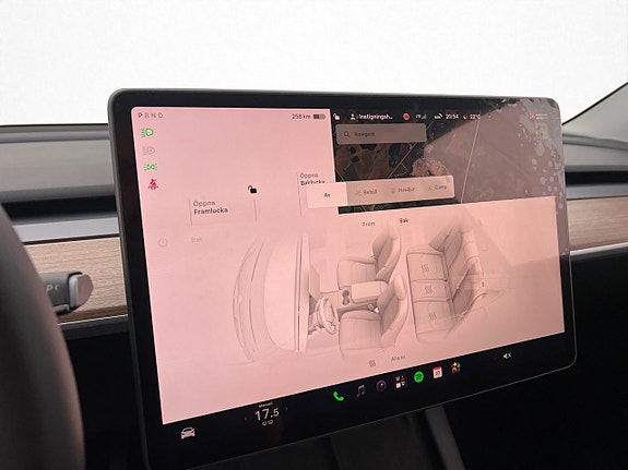 Tesla Model Y 23 of 30