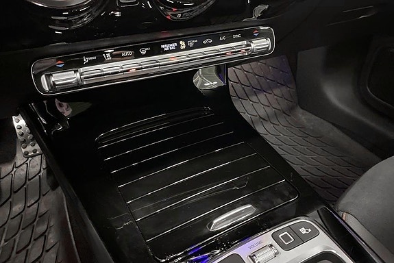 Mercedes-Benz CLA200 13 of 18