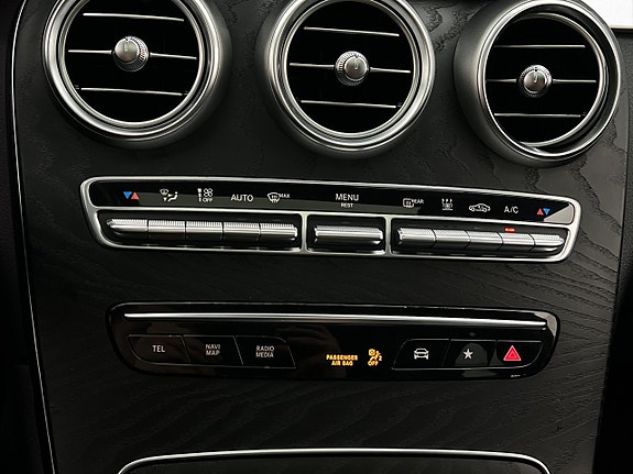 Mercedes-Benz GLC300 e 25 of 30