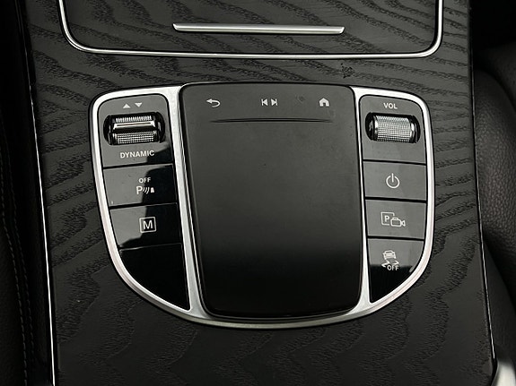 Mercedes-Benz GLC300 e 26 of 30