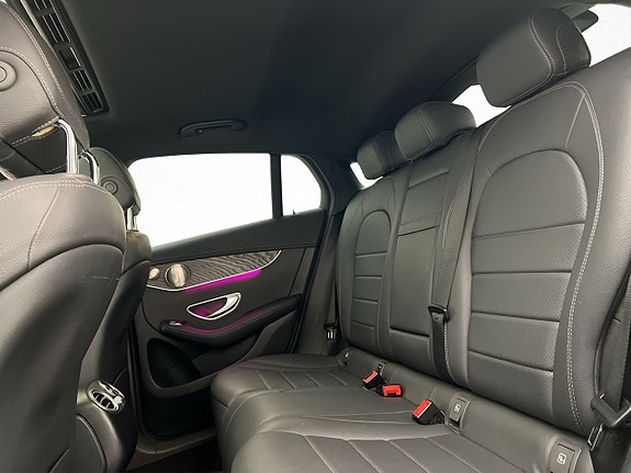 Mercedes-Benz GLC300 e 12 of 30