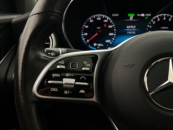 Mercedes-Benz GLC300 e 28 of 30