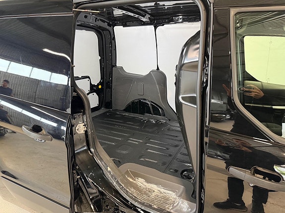 Ford Transit Connect 9 of 16