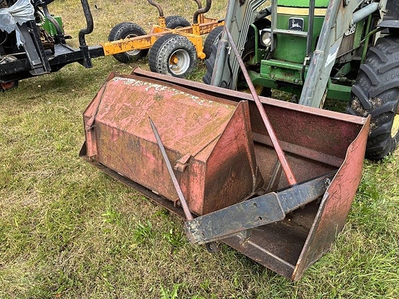 John Deere 2140 2 of 4