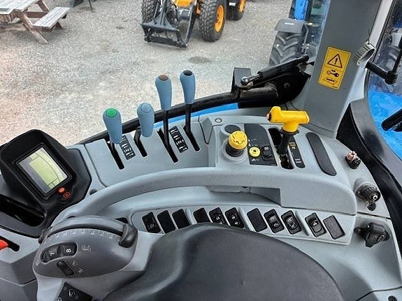 New Holland T 6070 Elite 9 of 10
