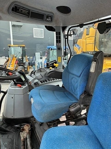 New Holland T 6070 Elite 8 of 10