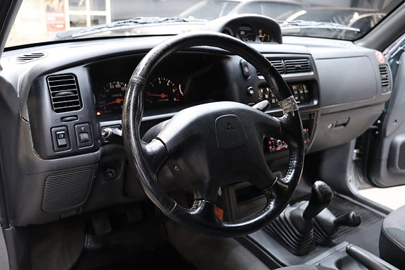 Mitsubishi L200 8 of 18