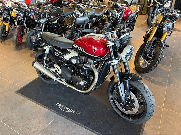Triumph Speed Twin 1200 2 of 3