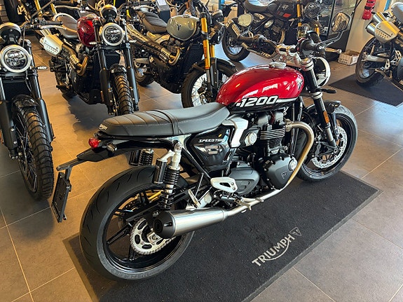 Triumph Speed Twin 1200 3 of 3