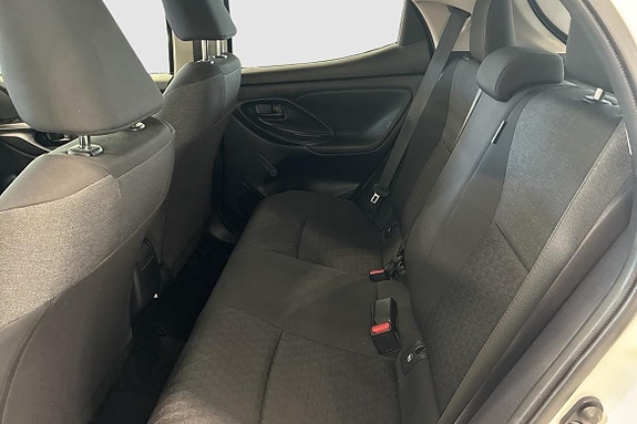 Toyota Yaris 9 of 13