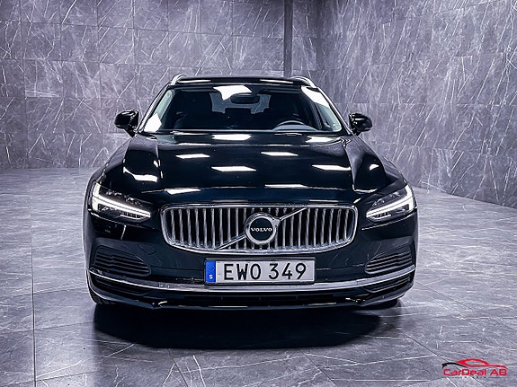 Volvo V90 2 of 27