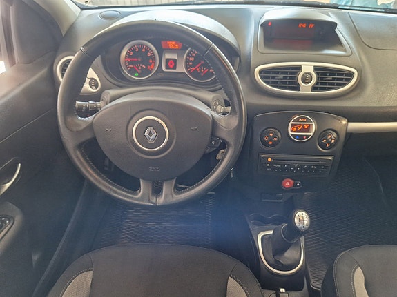 Renault Clio 9 of 16