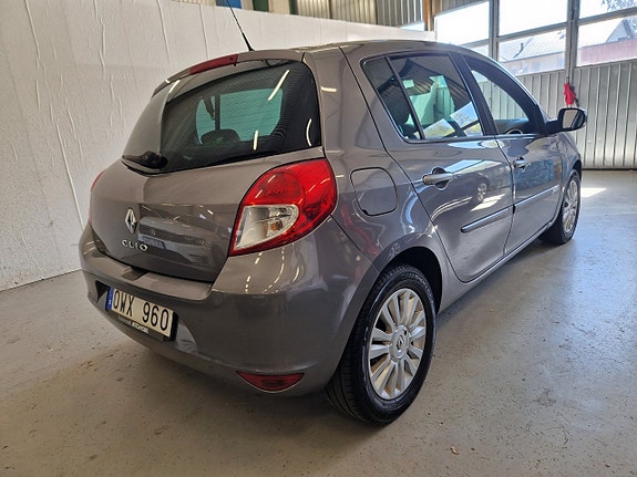 Renault Clio 15 of 16