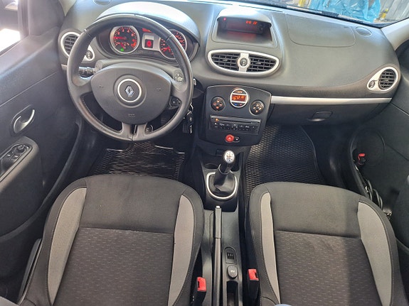 Renault Clio 8 of 16