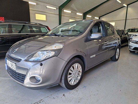 Renault Clio 13 of 16