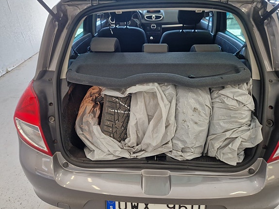 Renault Clio 12 of 16