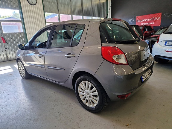 Renault Clio 16 of 16