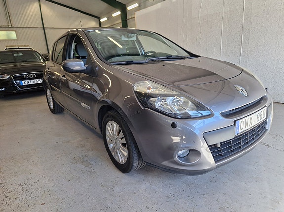 Renault Clio 14 of 16