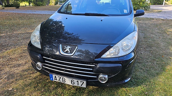 Peugeot 307 SW 2 of 7