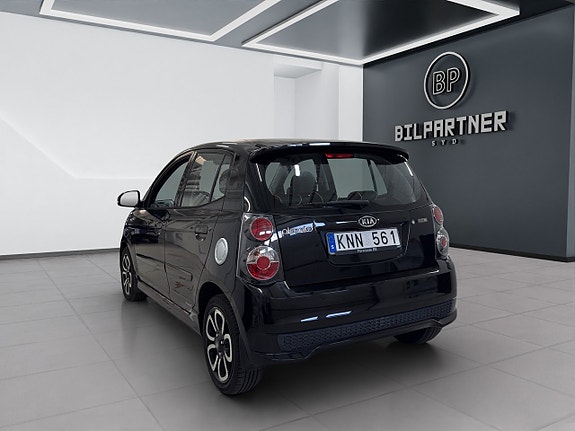 Kia Picanto 7 of 14