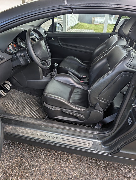 Peugeot 207 CC 4 of 8