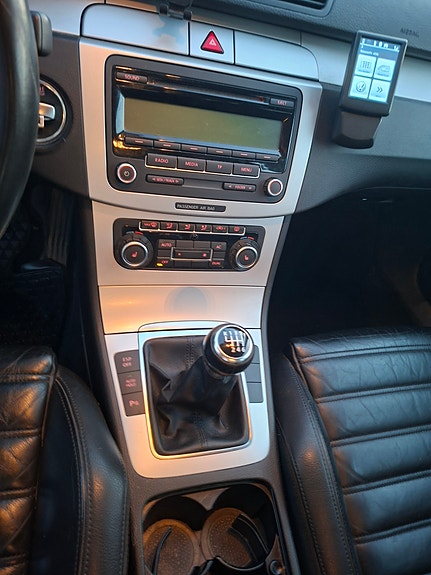 Volkswagen Passat 2 of 10