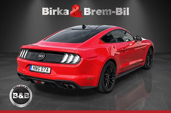 Ford Mustang 8 of 18