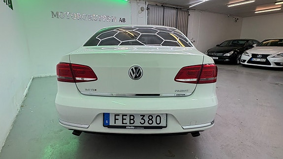 Volkswagen Passat 8 of 27