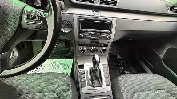 Volkswagen Passat 16 of 27