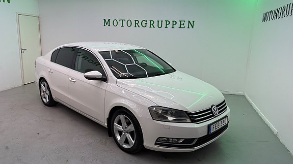 Volkswagen Passat 2 of 27