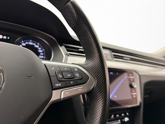 Volkswagen Passat 21 of 30