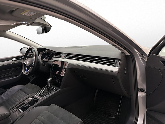 Volkswagen Passat 14 of 30