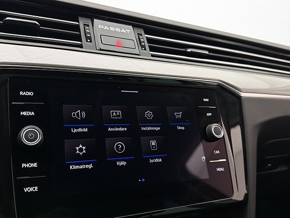 Volkswagen Passat 26 of 30
