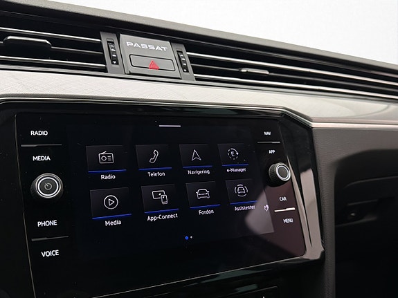 Volkswagen Passat 27 of 30