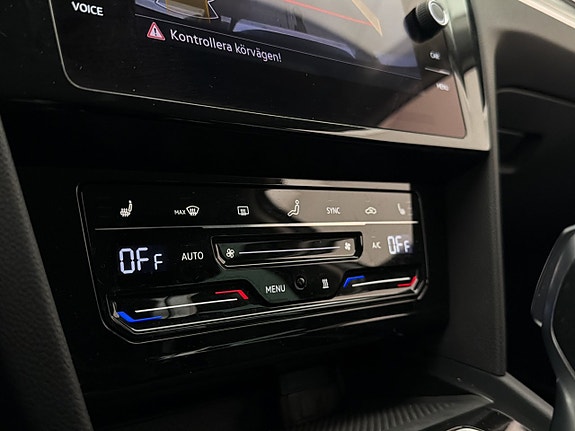 Volkswagen Passat 29 of 30