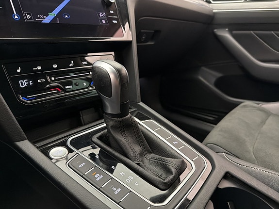 Volkswagen Passat 30 of 30