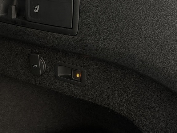 Volkswagen Passat 10 of 30