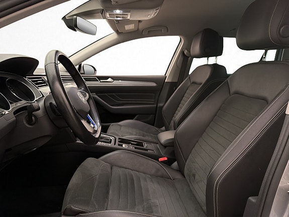 Volkswagen Passat 18 of 30