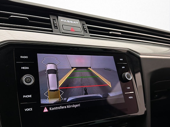 Volkswagen Passat 22 of 30