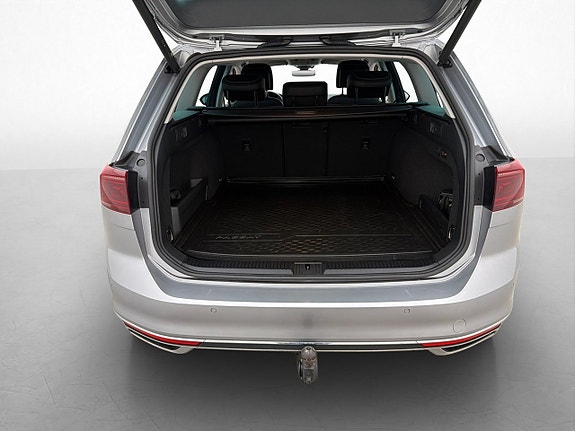 Volkswagen Passat 9 of 30