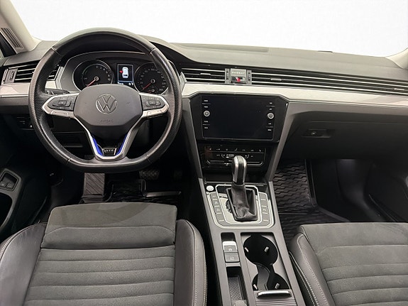 Volkswagen Passat 17 of 30