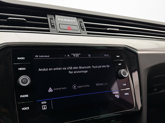 Volkswagen Passat 23 of 30