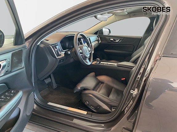 Volvo V60 Cross Country 9 of 23
