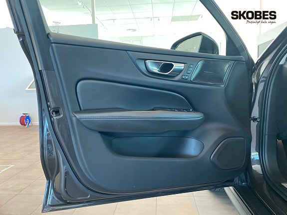 Volvo V60 Cross Country 16 of 23